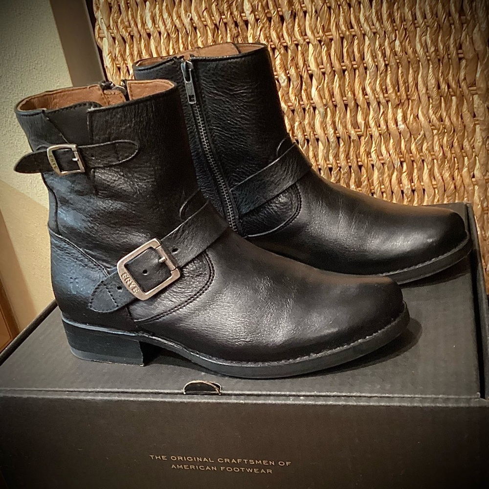 BNIB FRYE Boots 8.5B - Picture 3 of 9